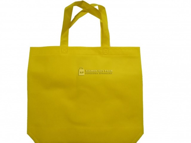 Automatic machine made non woven bag